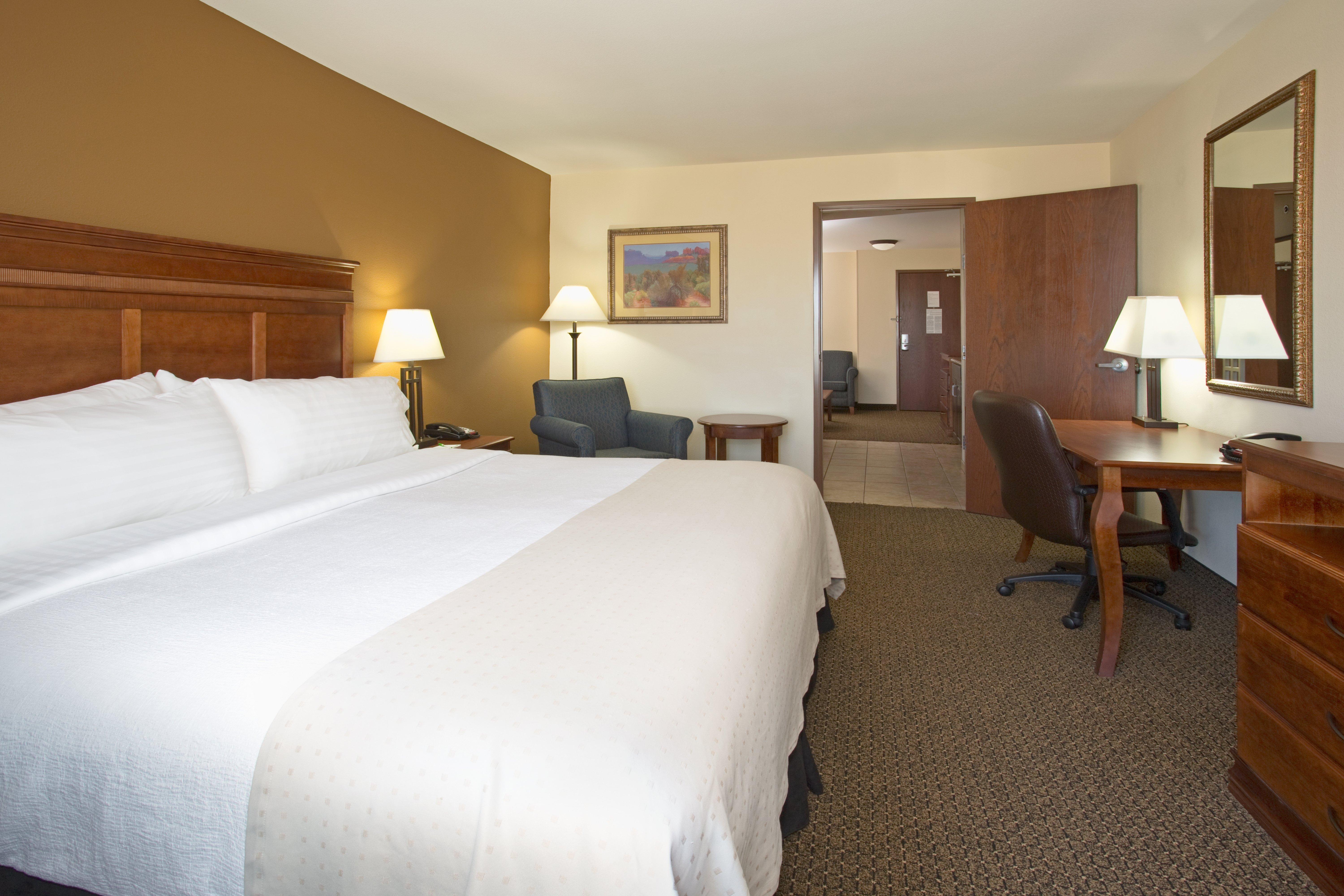 Holiday Inn Express & Suites Trinidad By Ihg Экстерьер фото